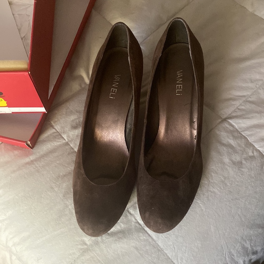 Vaneli chocolate brown suede wedges